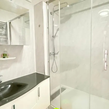 108 - Spacieux De 90m2 Апартаменты Обервилье