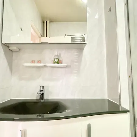 108 - Spacieux De 90m2 Апартаменты *